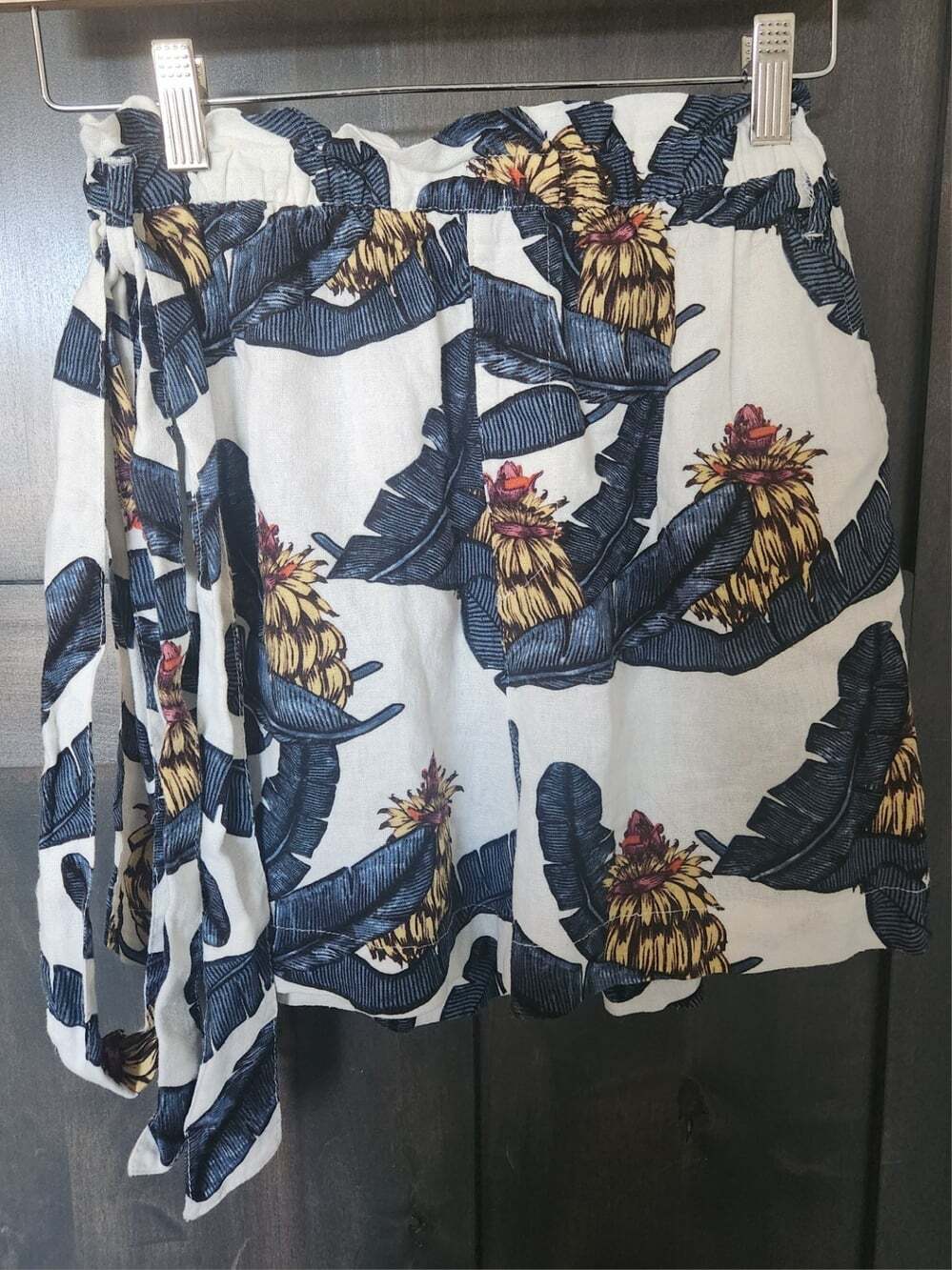 Desmond & Dempsey X H&M linen blend banana leaf paper bag shorts Women's Size 2